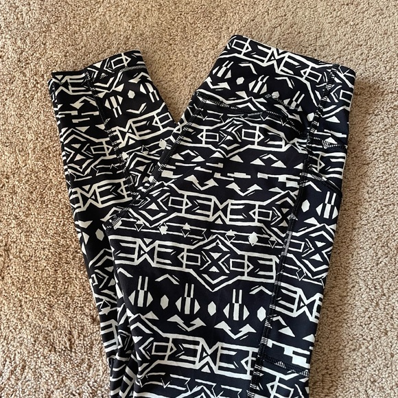 Columbia Black and White Patterned Leggings - Picture 1 of 5